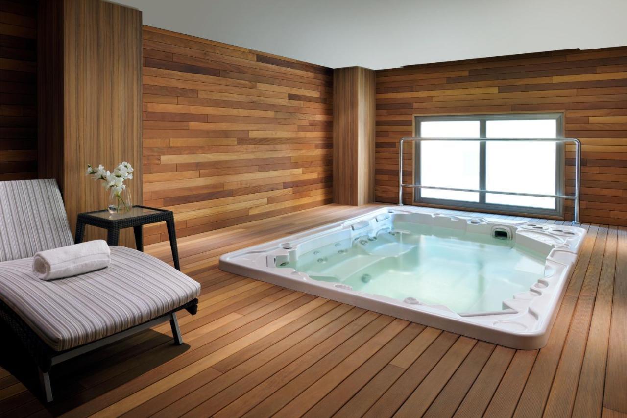 Marriott Executive Apartments Al Khobar Exterior photo A hot tub