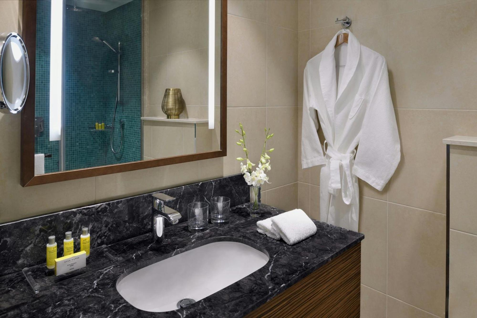 Marriott Executive Apartments Al Khobar Exterior photo A bathroom in a hotel