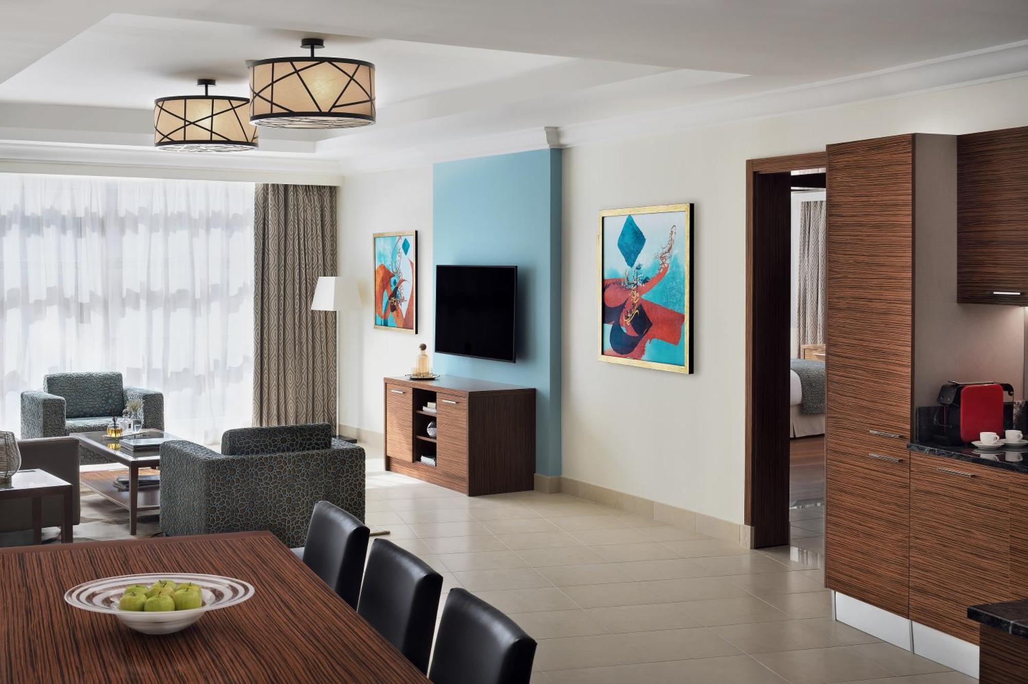Marriott Executive Apartments Al Khobar Exterior photo A typical suite at the Hilton London Heathrow